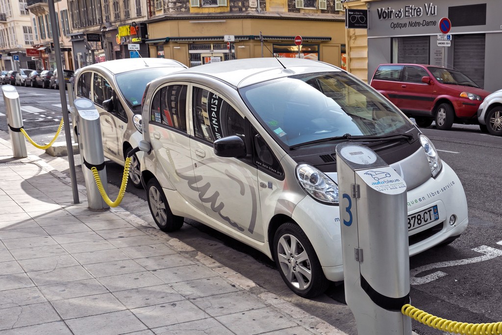 DOE looking into malls as e-vehicle charging stations