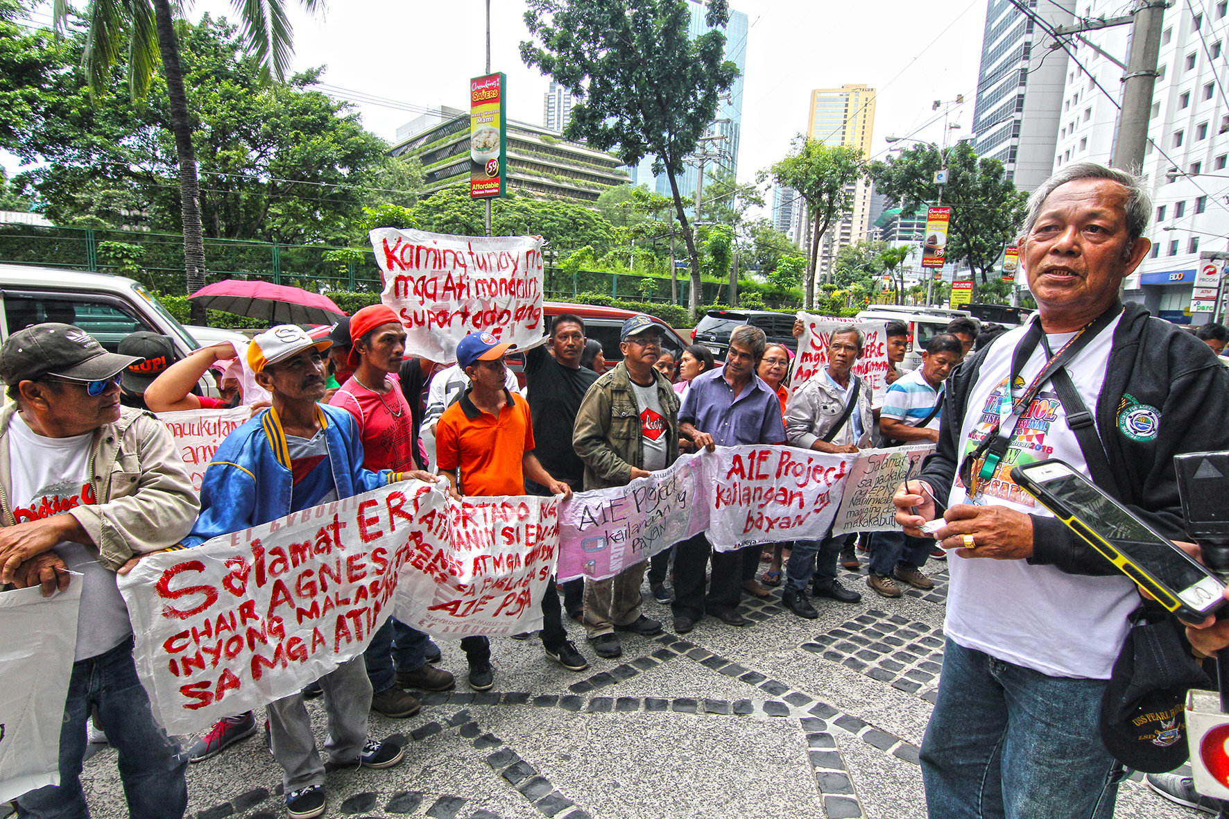 Atimonan townsfolk march in support of 1,200 MW power plant