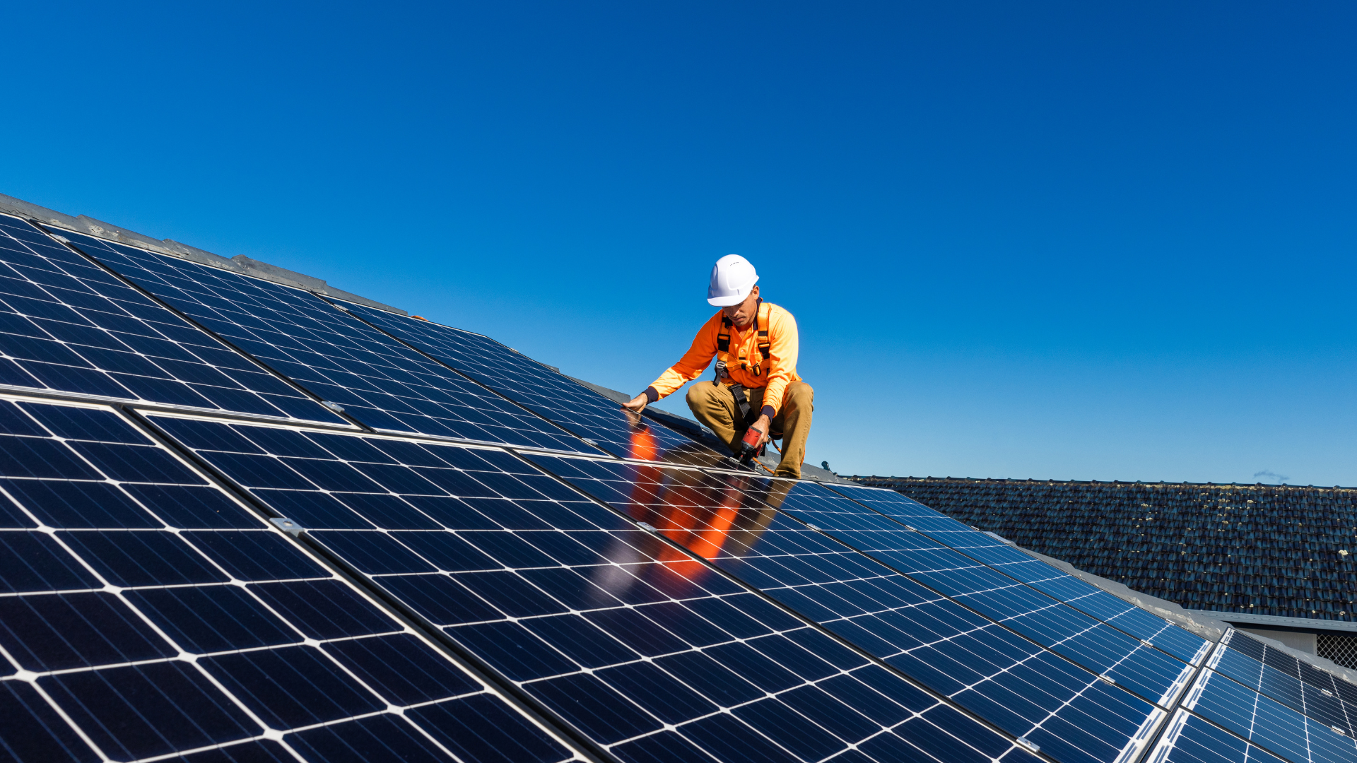 Gov’t agencies ordered to shift to energy-efficient products, rooftop solar