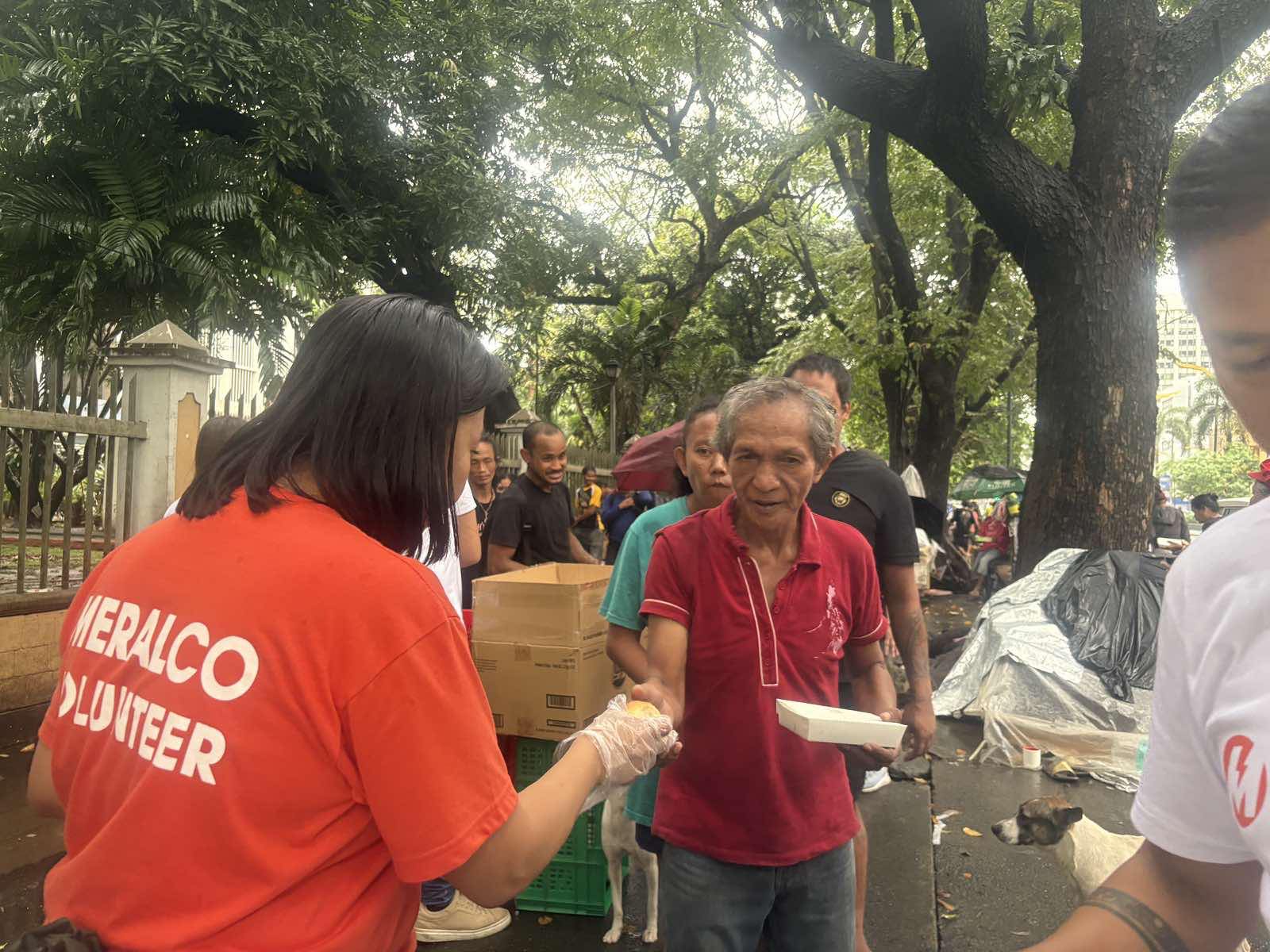 Meralco, Kawa Pilipinas CSR Drive Feeds 3,000 Underserved Filipinos in Manila